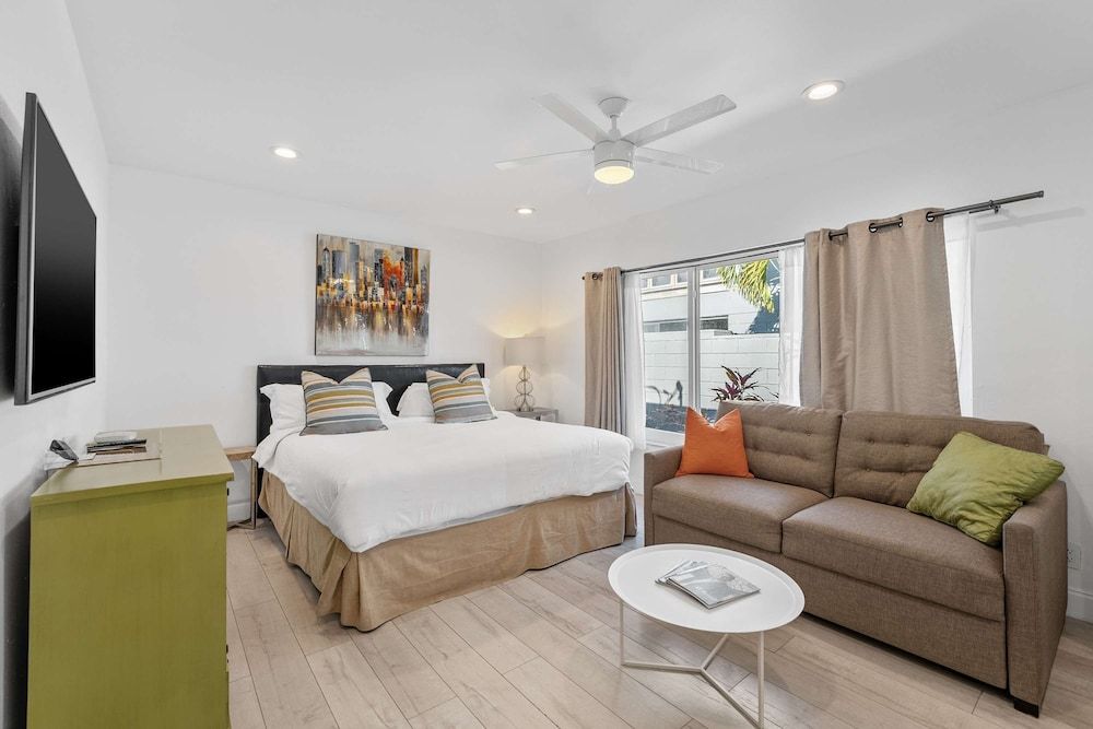 320-1 Las Olas Boulevard Apartment 9