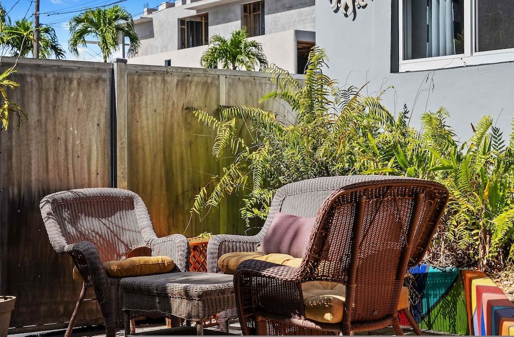 320-1 Las Olas Boulevard Apartment 33