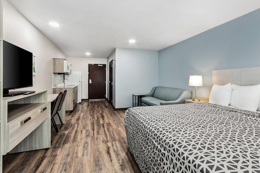 Woodspring Suites Sumter Near Shaw Afb Suite, 1 King Bed, Accessible, Non Smoking 4