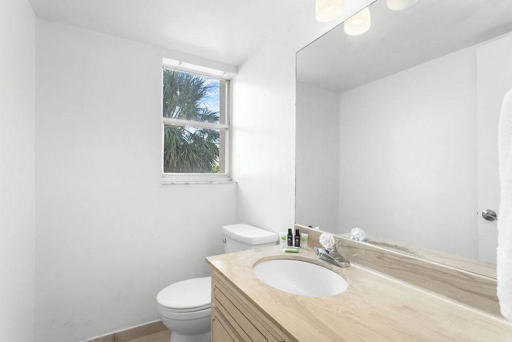 Bay Harbor Sunset Apt 3A Apartment, Balcony 16