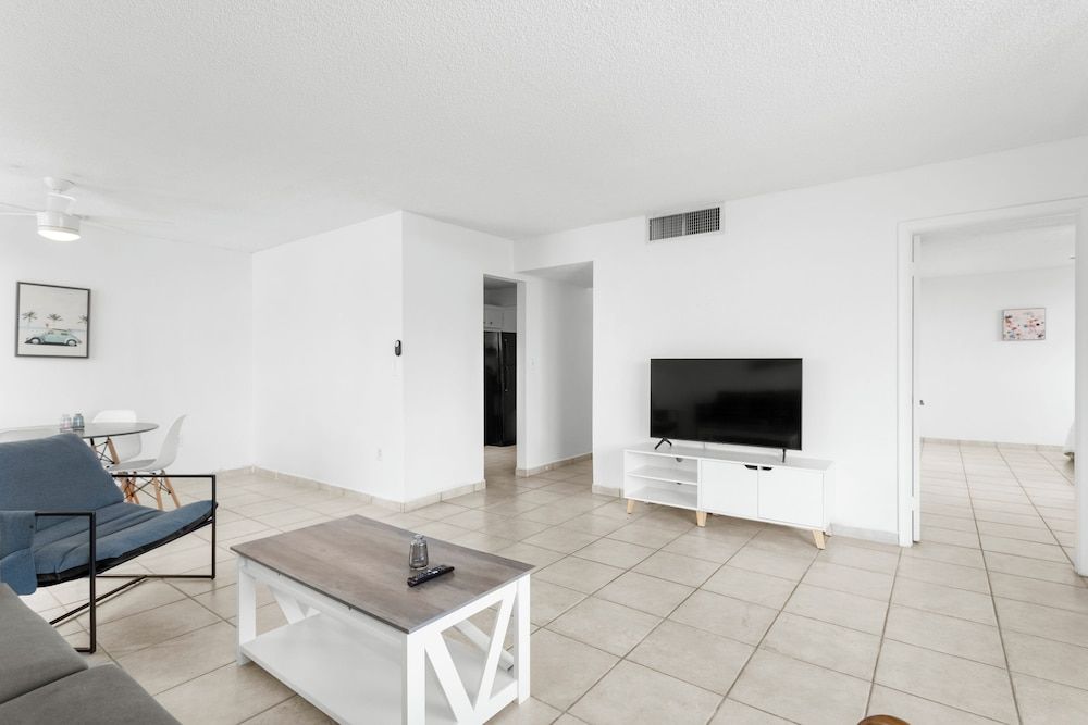 Bay Harbor Sunset Apt 3A Apartment, Balcony 9