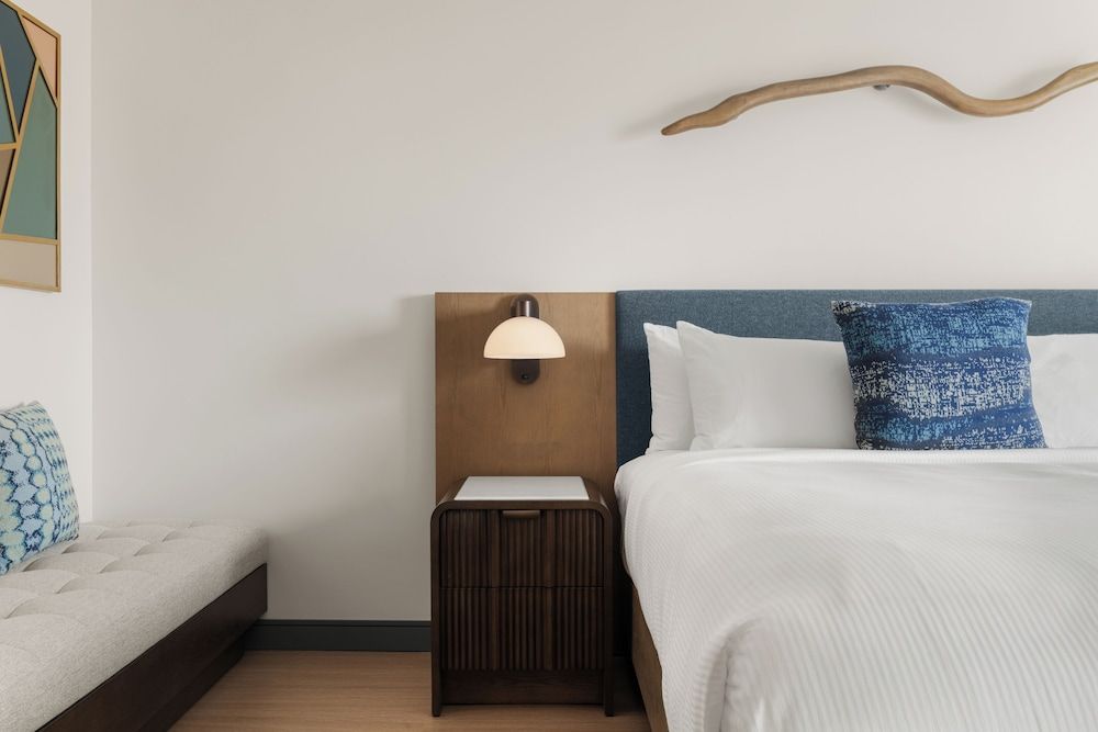Room, 1 King Bed, Balcony, Ocean View (Hearing Accessible)
