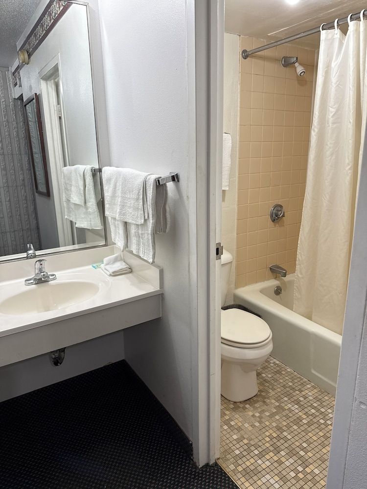 Smartwood Inn Economy Double Room 4