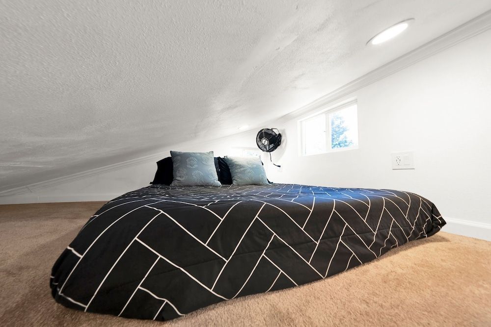 Mays Luxury Farm Stays Mays Luxury Sunset Cabin with Loft 20