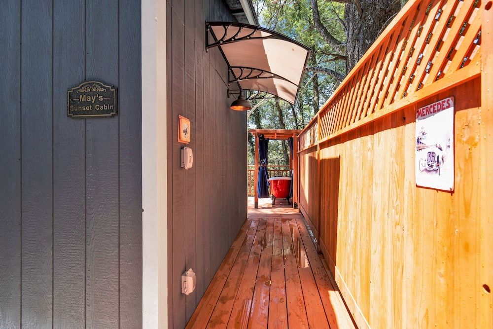 Mays Luxury Farm Stays Mays Luxury Sunset Cabin with Loft 26