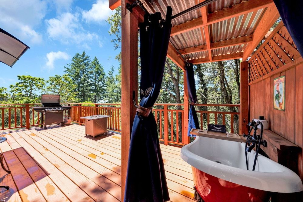 Mays Luxury Farm Stays Mays Luxury Sunset Cabin with Loft 27