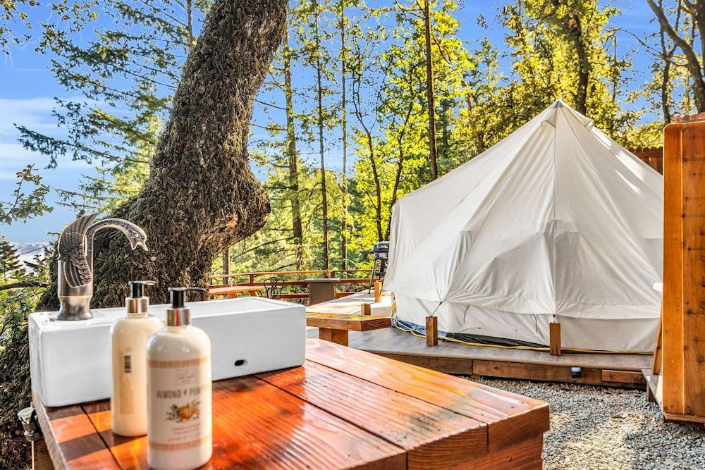 Mays Luxury Farm Stays Yurt Above it All - Glamp on-site 9