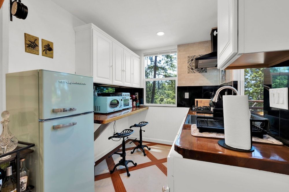 Mays Luxury Farm Stays Mays Luxury Sunset Cabin with Loft 8