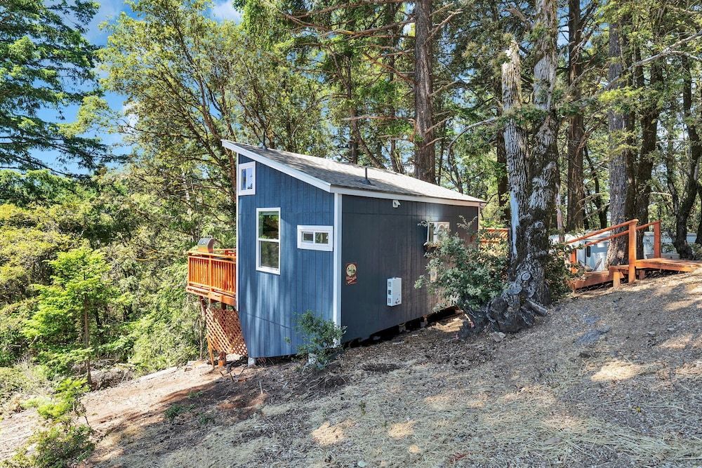 Mays Luxury Farm Stays Mays Luxury Sunset Cabin with Loft 6