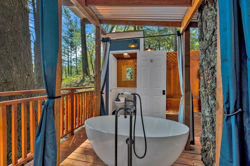 Mays Luxury Farm Stays Yurt On Top - Swim, Hike, Glamp 14