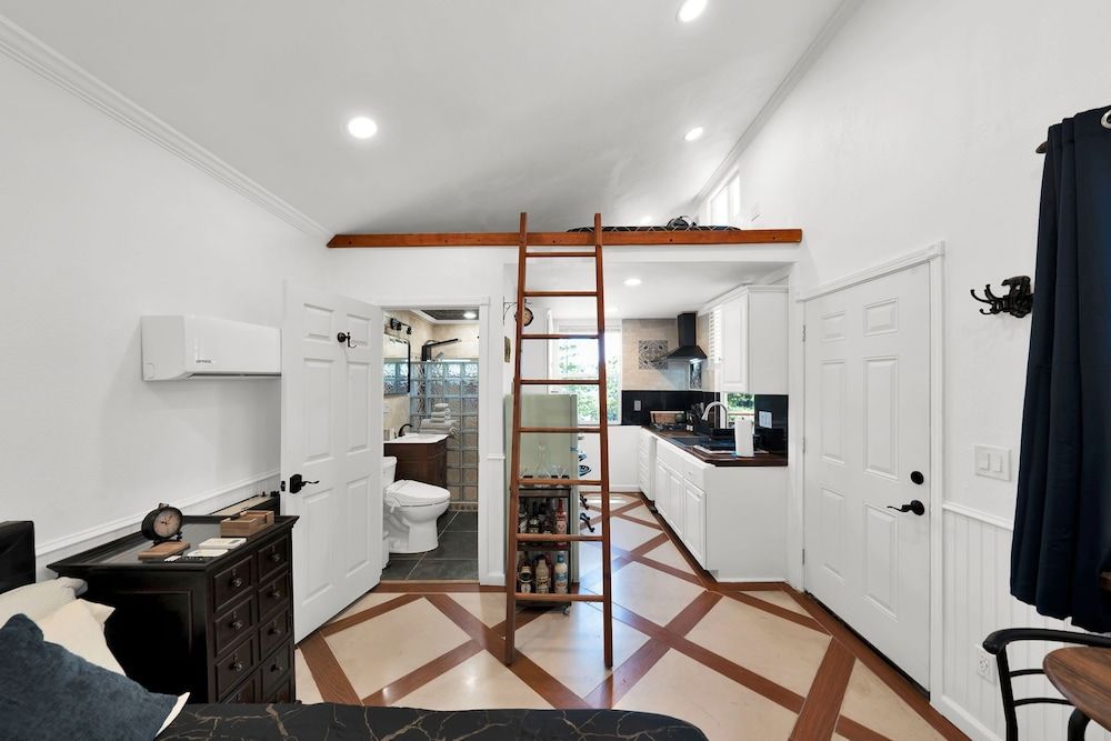 Mays Luxury Farm Stays Mays Luxury Sunset Cabin with Loft 25