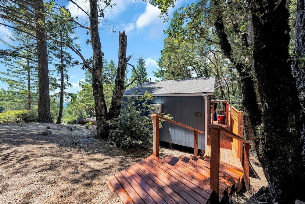 Mays Luxury Farm Stays Mays Luxury Sunset Cabin with Loft 2