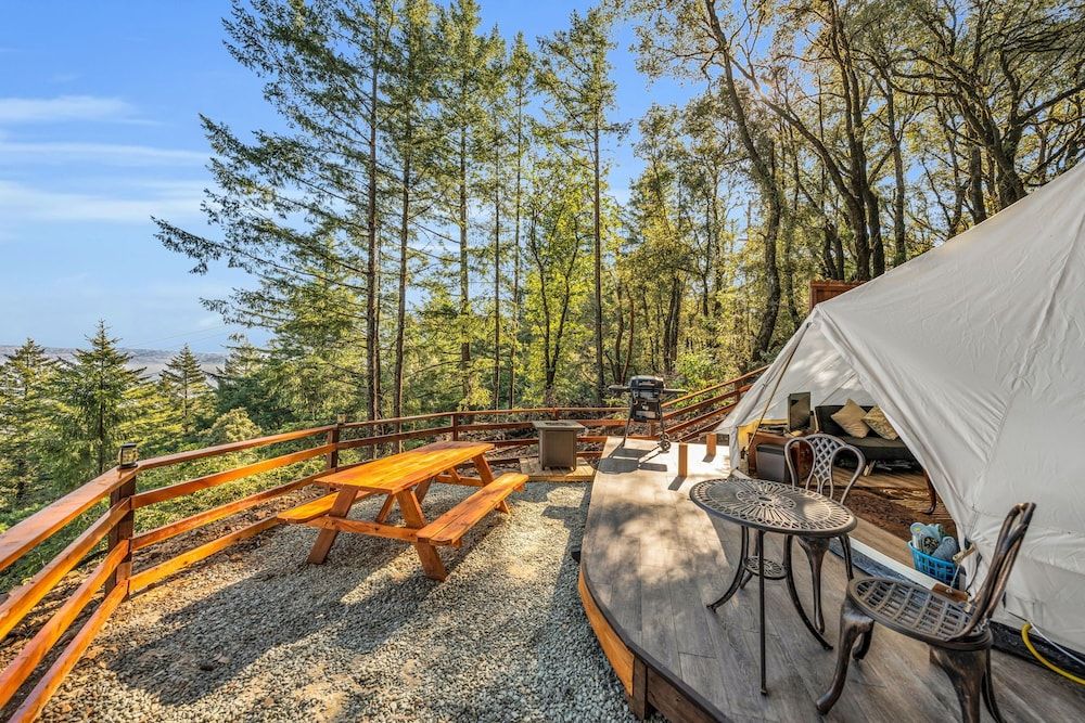 Mays Luxury Farm Stays Yurt Above it All - Glamp on-site 41