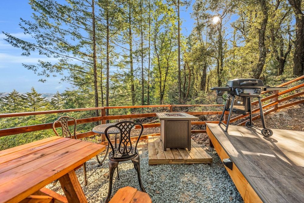 Mays Luxury Farm Stays Yurt Above it All - Glamp on-site 10