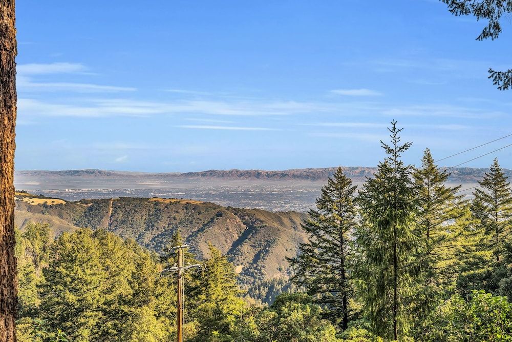 Mays Luxury Farm Stays Yurt Above it All - Glamp on-site 44