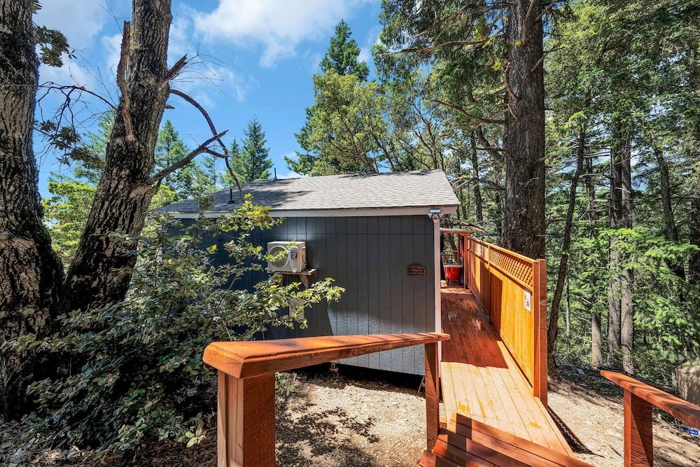 Mays Luxury Farm Stays Mays Luxury Sunset Cabin with Loft 3