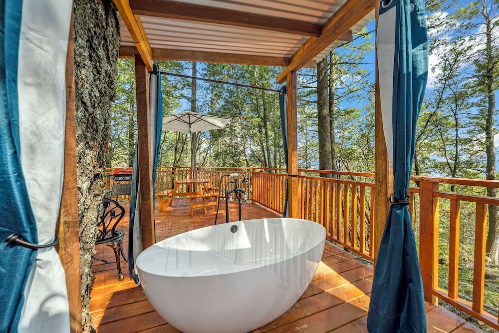 Mays Luxury Farm Stays Yurt On Top - Swim, Hike, Glamp 11