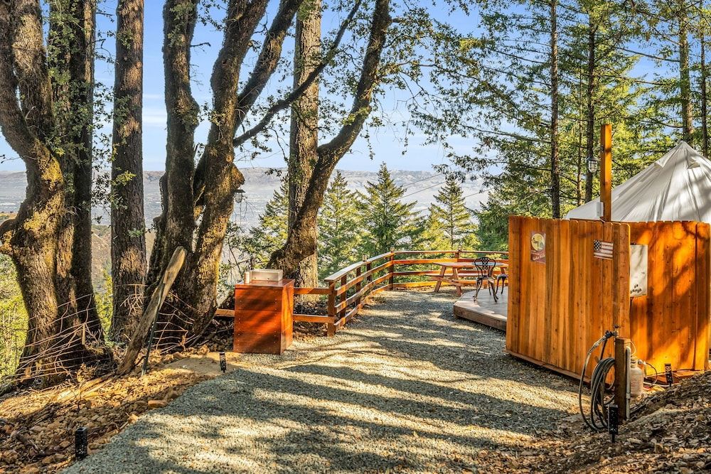 Mays Luxury Farm Stays Yurt Above it All - Glamp on-site 20