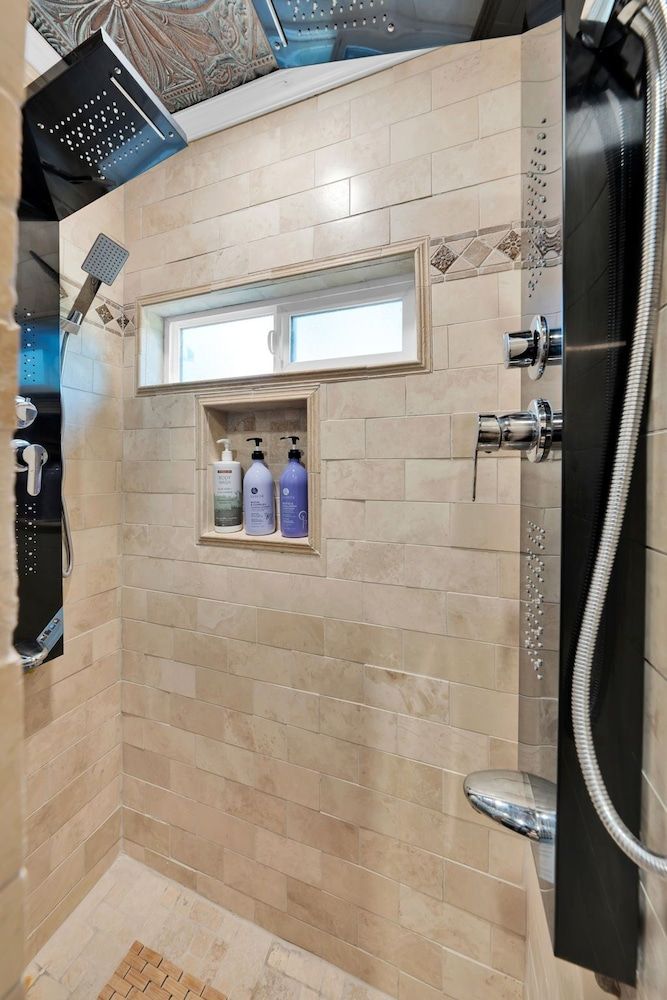 Mays Luxury Farm Stays Mays Luxury Sunset Cabin with Loft 22