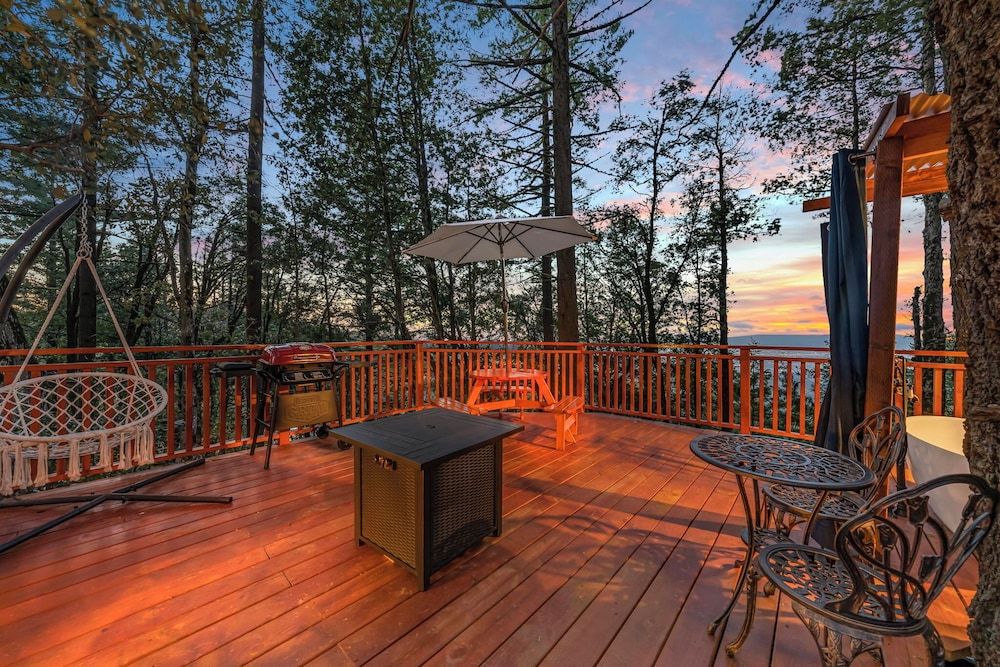 Mays Luxury Farm Stays Yurt On Top - Swim, Hike, Glamp 32