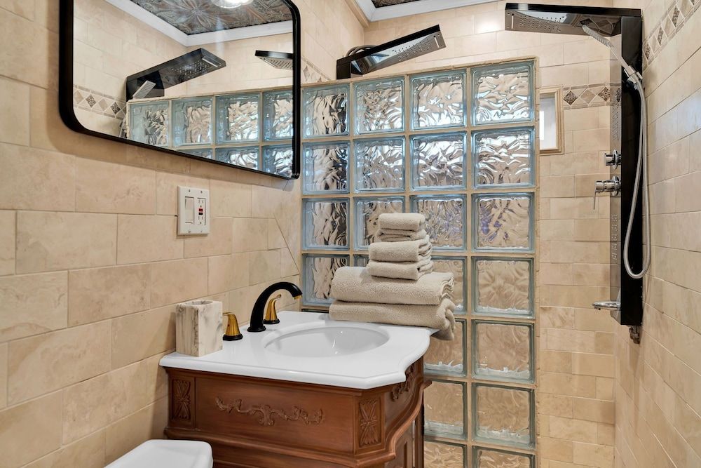 Mays Luxury Farm Stays Mays Luxury Sunset Cabin with Loft 18