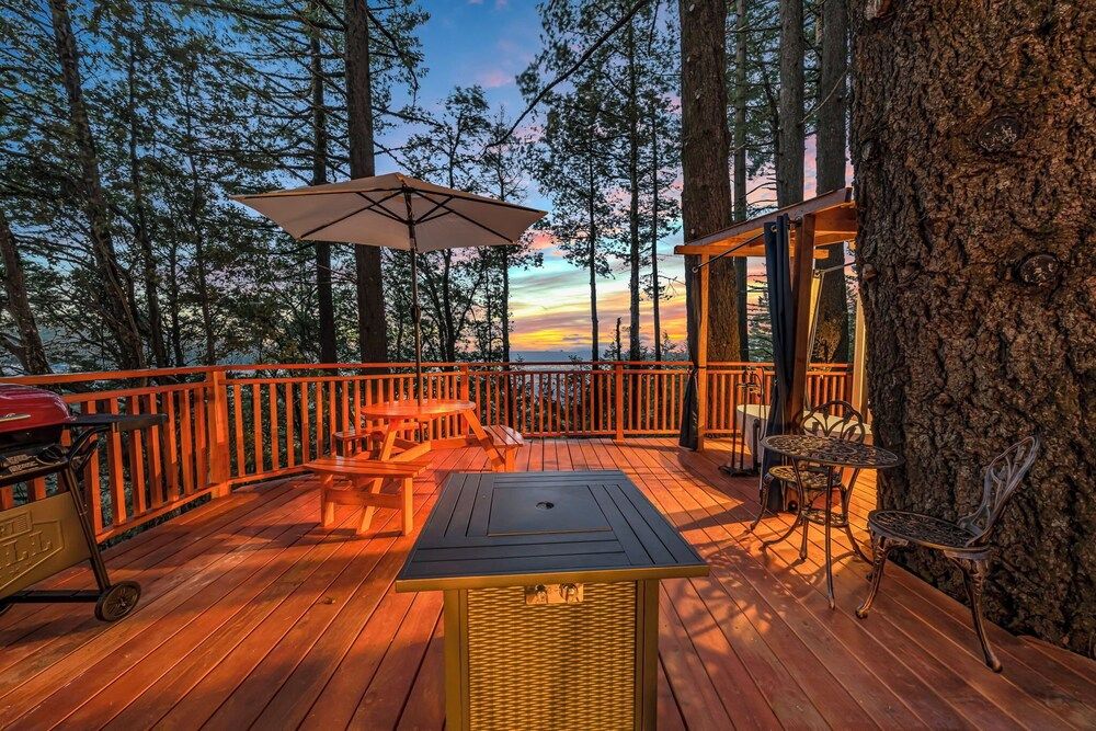 Mays Luxury Farm Stays Yurt On Top - Swim, Hike, Glamp 27