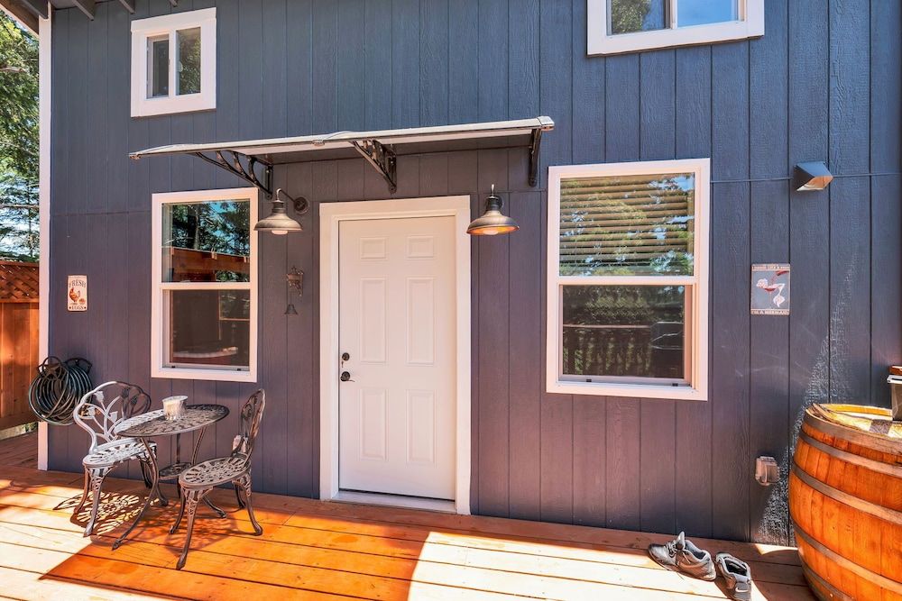 Mays Luxury Farm Stays Mays Luxury Sunset Cabin with Loft 4