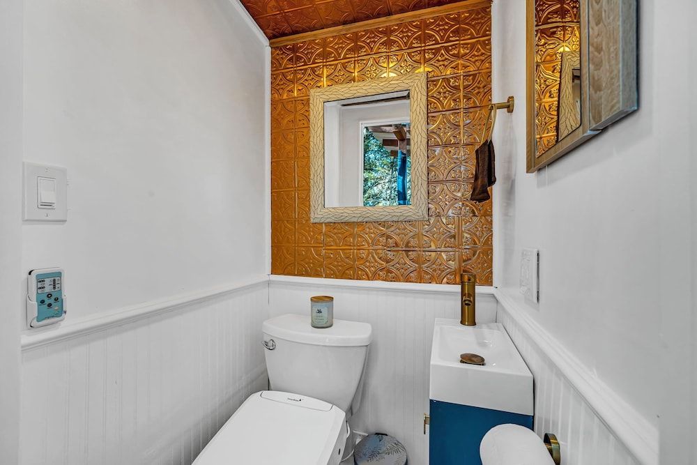 Mays Luxury Farm Stays Yurt On Top - Swim, Hike, Glamp 15