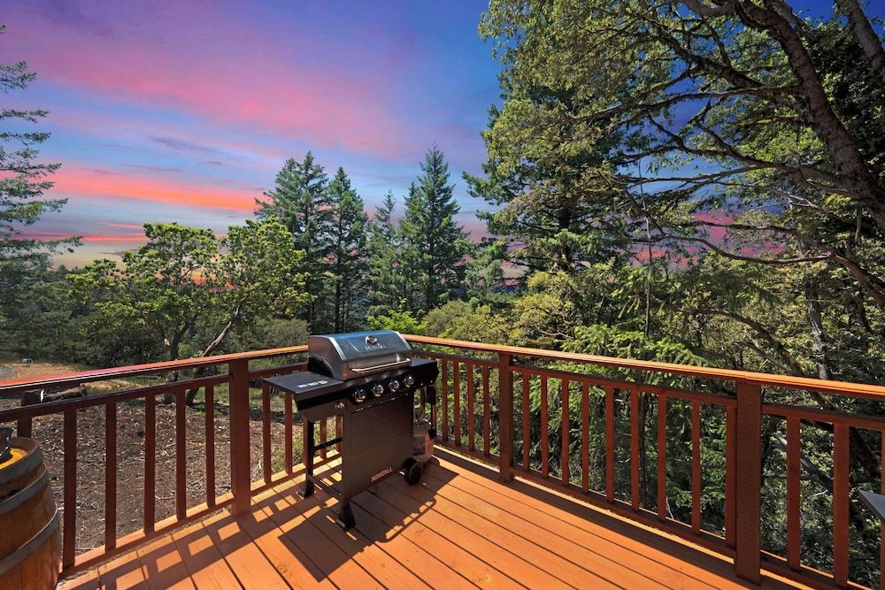 Mays Luxury Farm Stays Mays Luxury Sunset Cabin with Loft 7