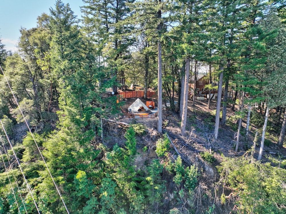 Mays Luxury Farm Stays Yurt Above it All - Glamp on-site 34