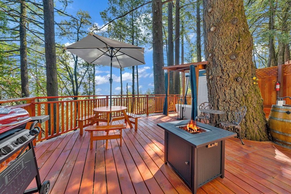 Mays Luxury Farm Stays Yurt On Top - Swim, Hike, Glamp 25