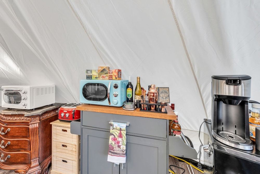 Mays Luxury Farm Stays Yurt Above it All - Glamp on-site 30