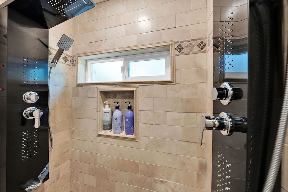 Mays Luxury Farm Stays Mays Luxury Sunset Cabin with Loft 19