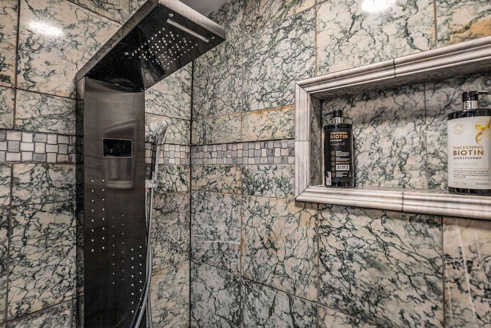 Mays Luxury Farm Stays Yurt Above it All - Glamp on-site 23