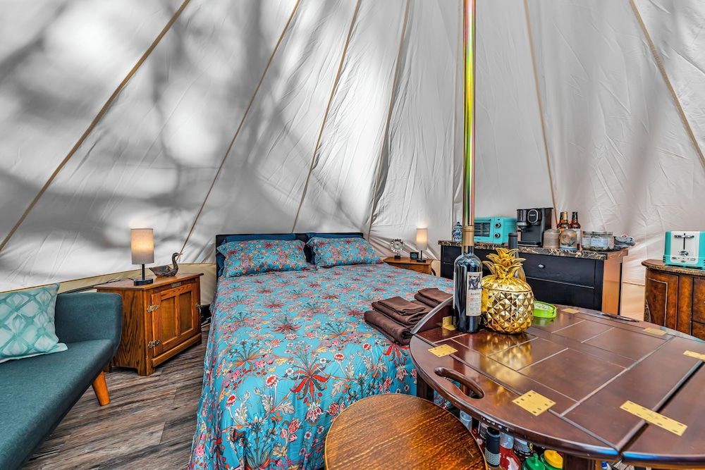 Mays Luxury Farm Stays Yurt On Top - Swim, Hike, Glamp 6