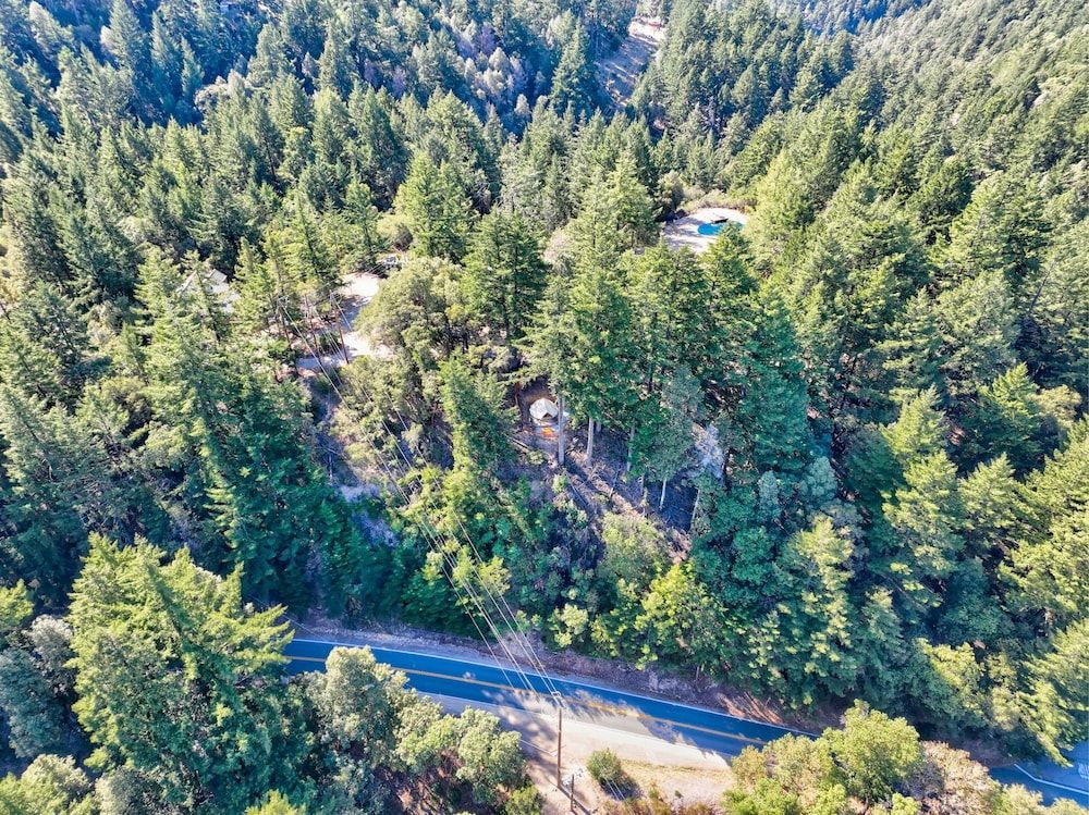 Mays Luxury Farm Stays Yurt Above it All - Glamp on-site 51