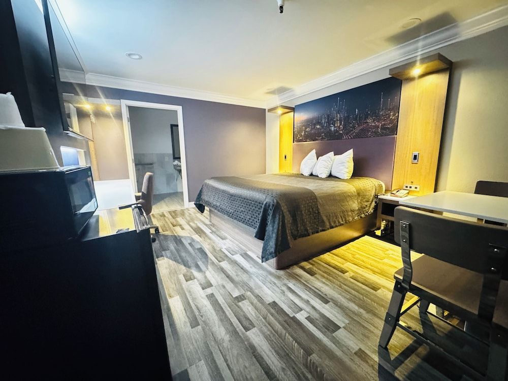 Paradise Inn Superior Room, City View