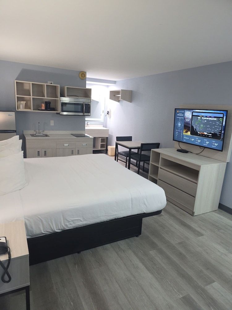 Suburban Studios Christiansburg - Blacksburg Room, 1 King Bed, Non Smoking 3