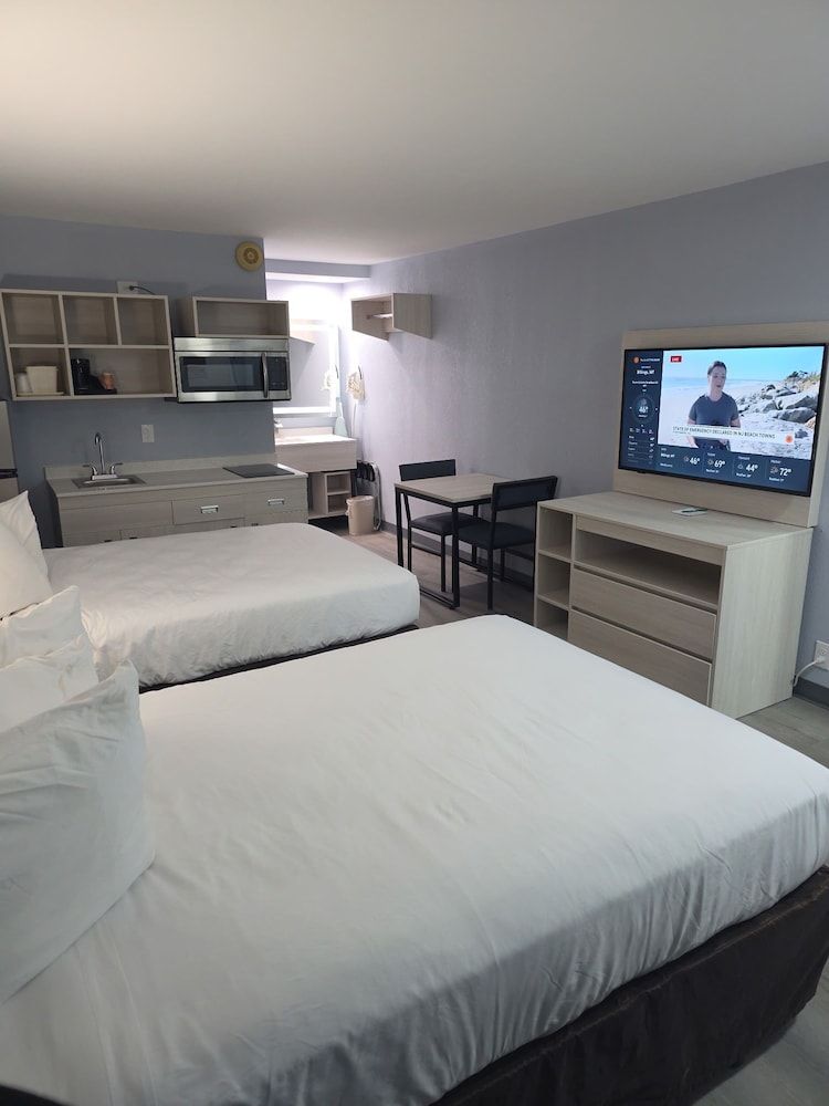 Suburban Studios Christiansburg - Blacksburg Room, 2 Double Beds, Non Smoking 4