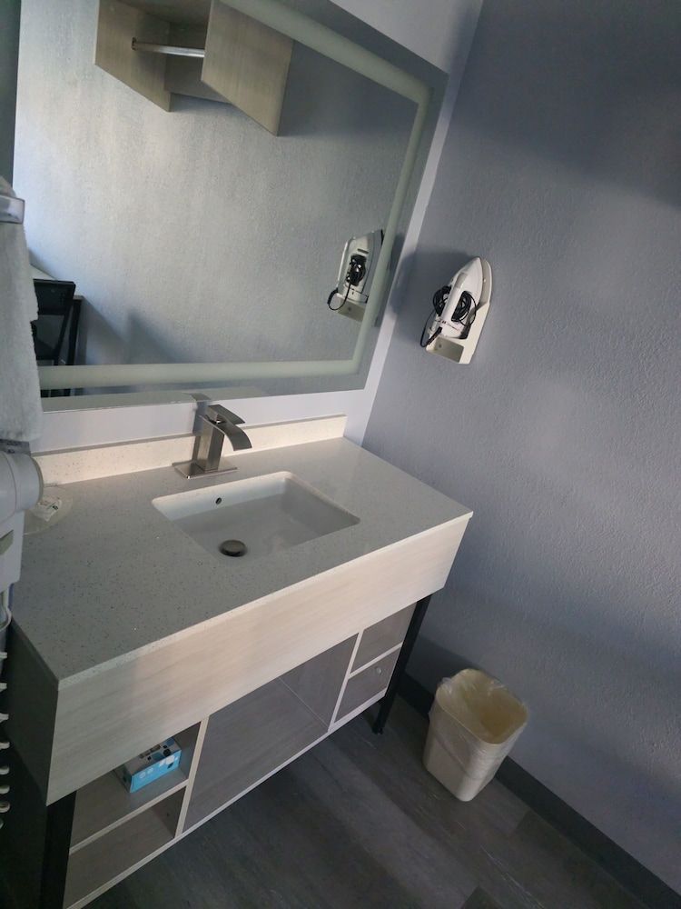 Suburban Studios Christiansburg - Blacksburg Room, 1 King Bed, Non Smoking 8