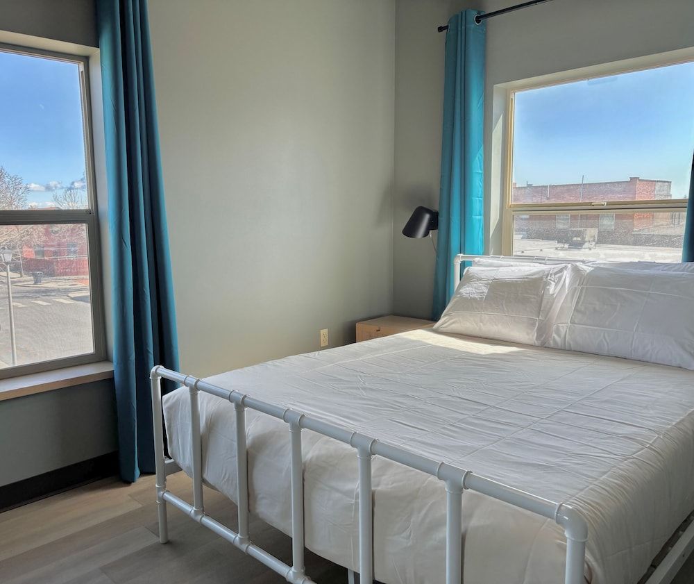 Brewster Hall Classic Suite, 3 Bedrooms, Non Smoking, City View 2