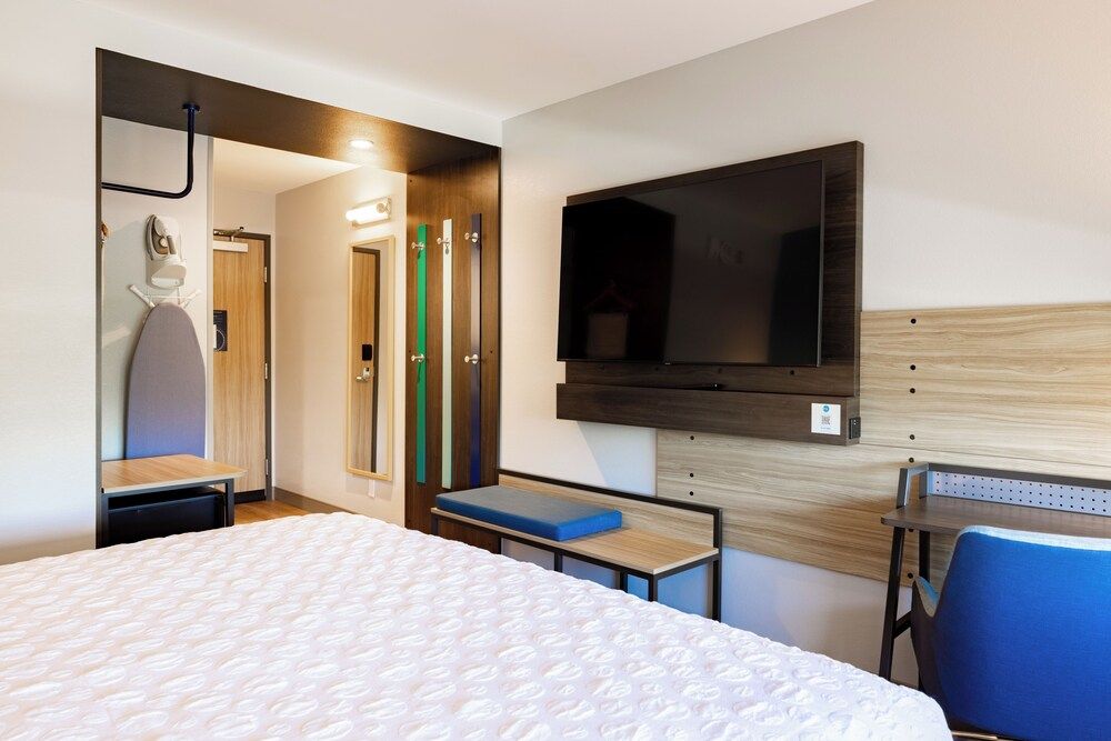 Tru By Hilton Kalamazoo Room, 1 King Bed 2