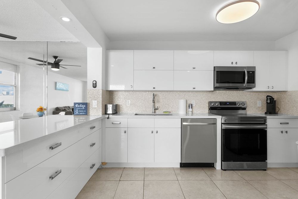 Bay Harbor Sunset Apt 4A Apartment, Balcony 5