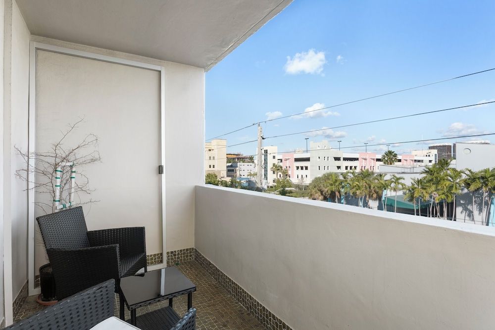 Bay Harbor Sunset Apt 4A Apartment, Balcony 9