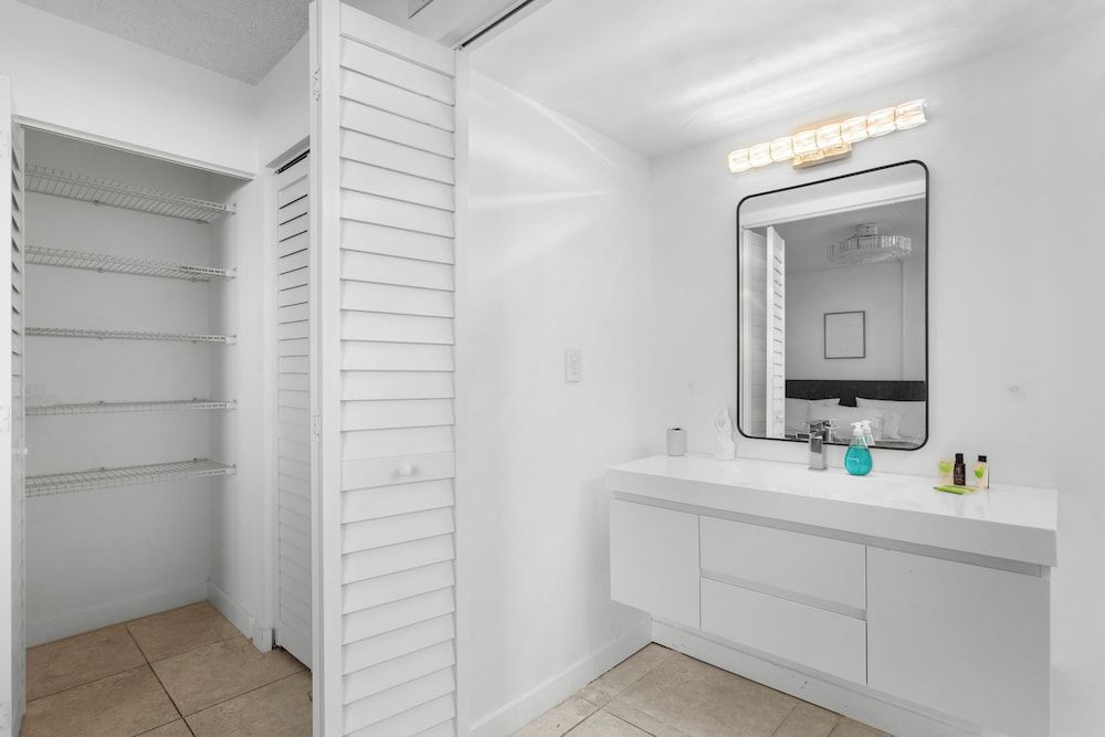 Bay Harbor Sunset Apt 4A Apartment, Balcony 13