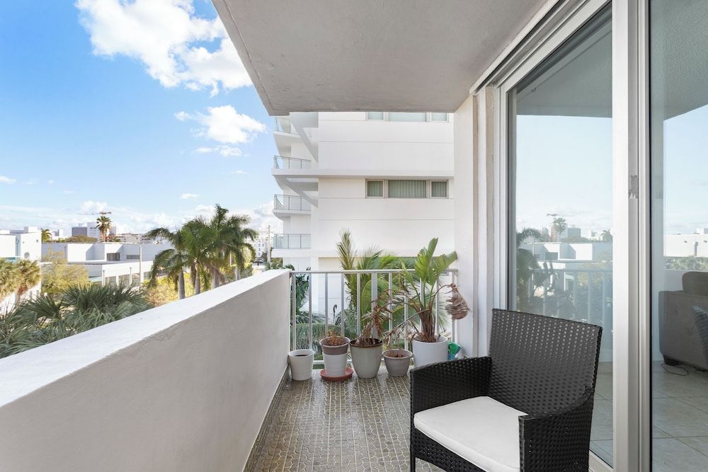 Bay Harbor Sunset Apt 4A Apartment, Balcony 10