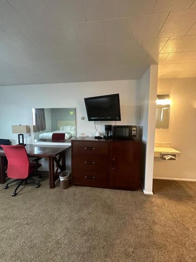 The Fossil Butte Motel Basic Double Room, 2 Queen Beds, Non Smoking 4