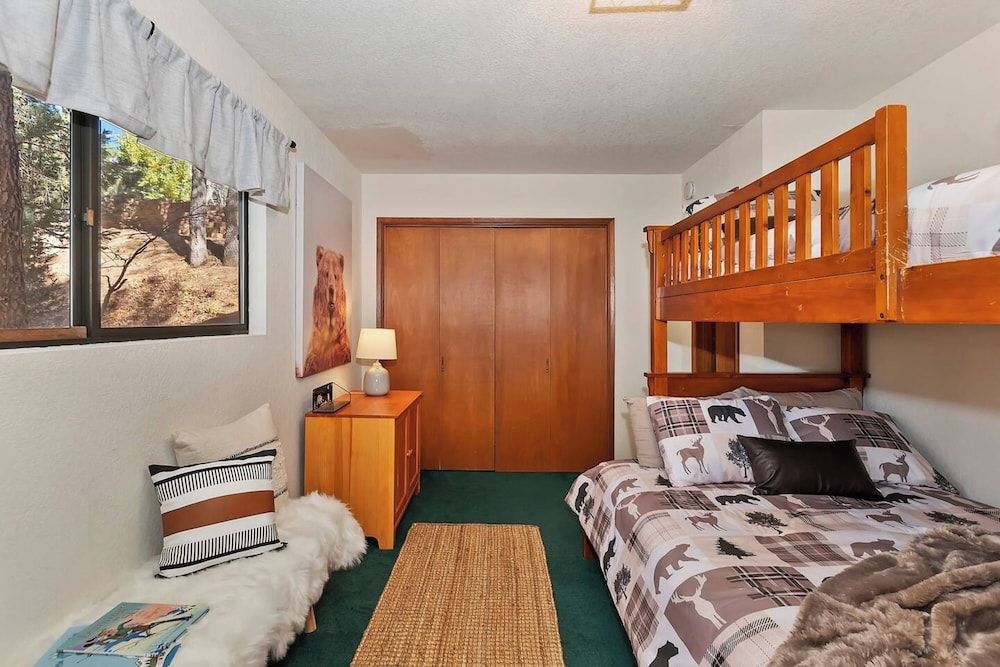 Everwood Serenity Treehouse Signature Cabin, 2 Bedrooms, Fireplace, Mountainside 3