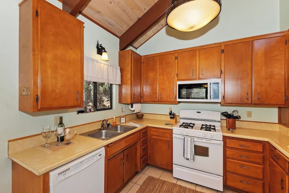 Everwood Serenity Treehouse Signature Cabin, 2 Bedrooms, Fireplace, Mountainside 14