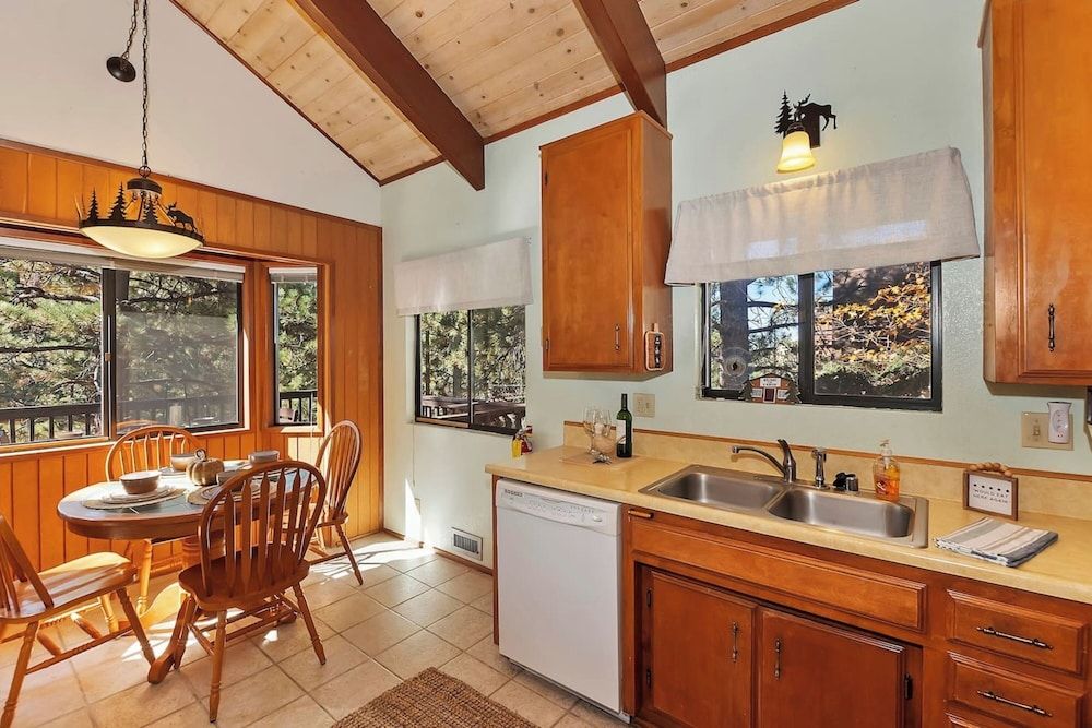 Everwood Serenity Treehouse Signature Cabin, 2 Bedrooms, Fireplace, Mountainside 12